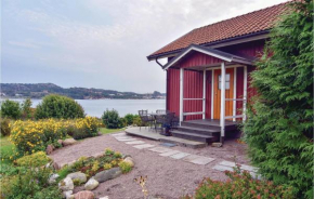 Гостиница Two-Bedroom Holiday Home in Hamburgsund  Хамбургсунд